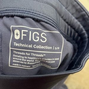 Figs Space navy Zamora jogger scrub pants. Size small petite.